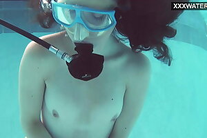 Watch Emi Serene spunk underwater